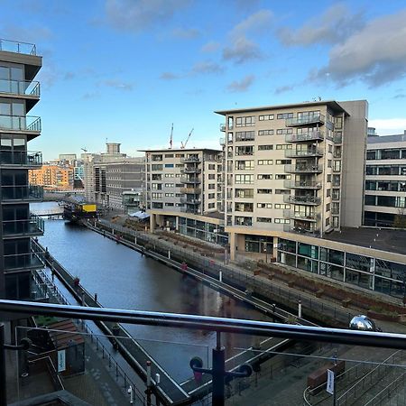 Stunning City Centre Water Views 2 Bed 2 Bath Free Parking Apartment Leeds  Exterior photo